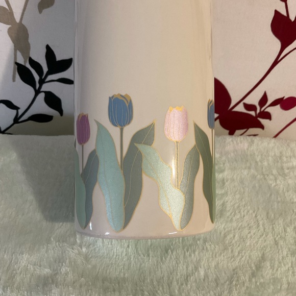 Ceramic Vase $20 - Picture 6 of 13